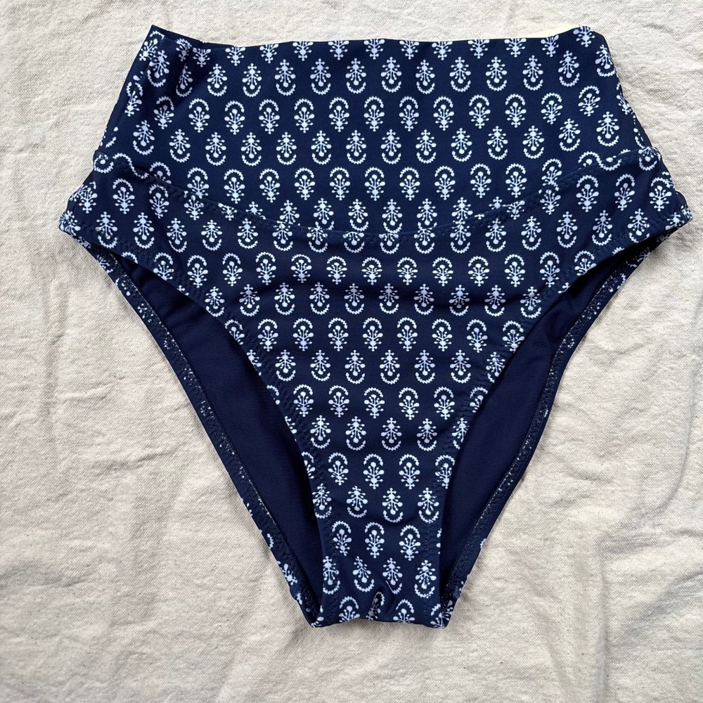 Pepper Prow Swim High Waisted Bikini Bottoms Navy Isla Floral Print Small NWT